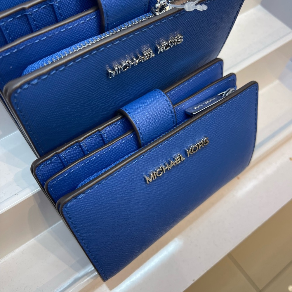 MICHAEL KORS Medium Saffiano Leather Bifold Wallet
Galaxy Blue 
NWT - Picture 2 of 16